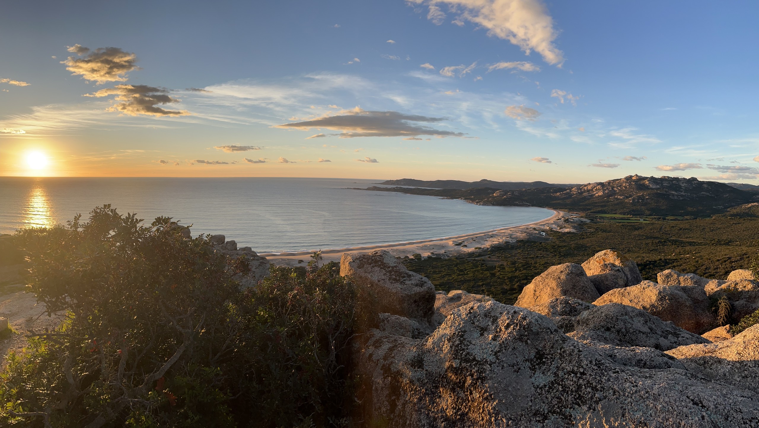 Lumière de fin de journée sur la baie de Roccapina